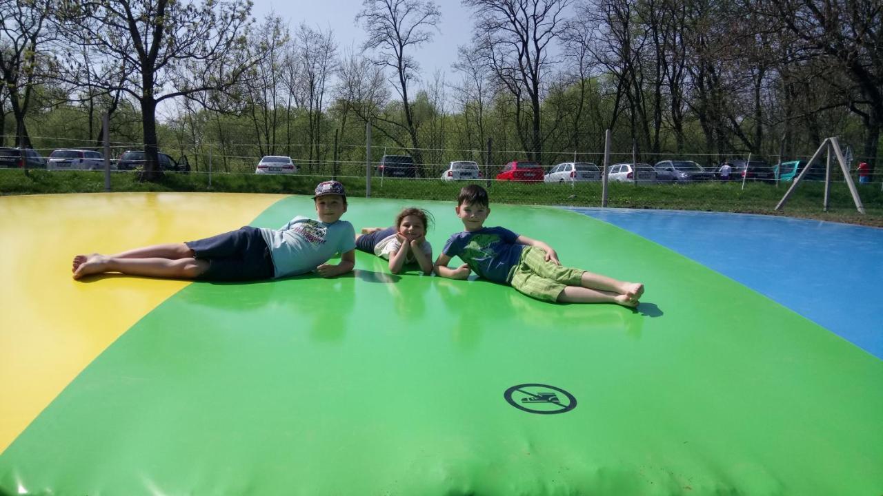 Вилла Zoopark Zelcin Мельник Экстерьер фото